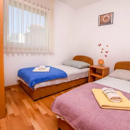 아파트 Aurel Suites- Classic Two Bedroom With Balcony *
